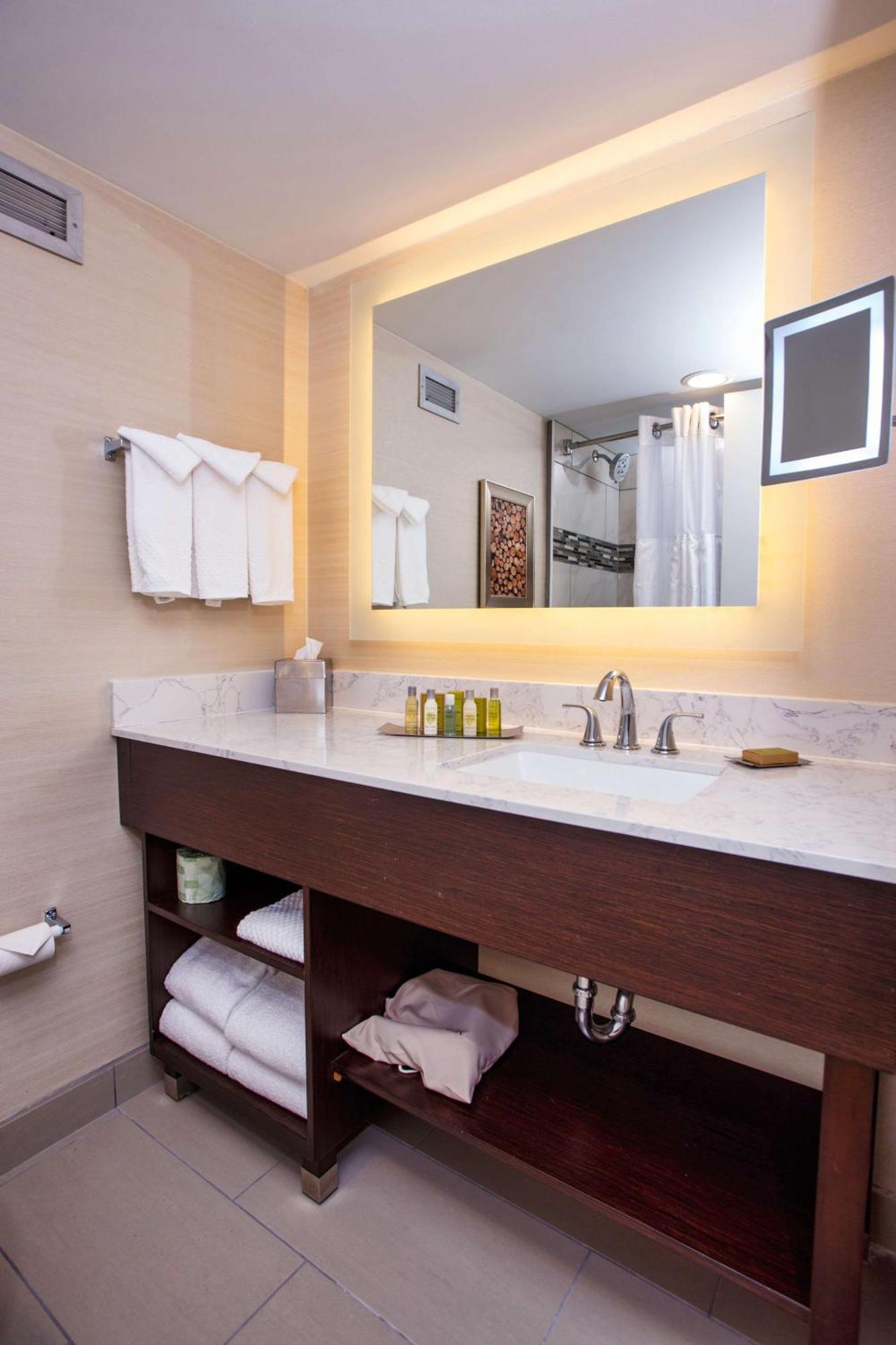 Doubletree By Hilton Neenah Экстерьер фото