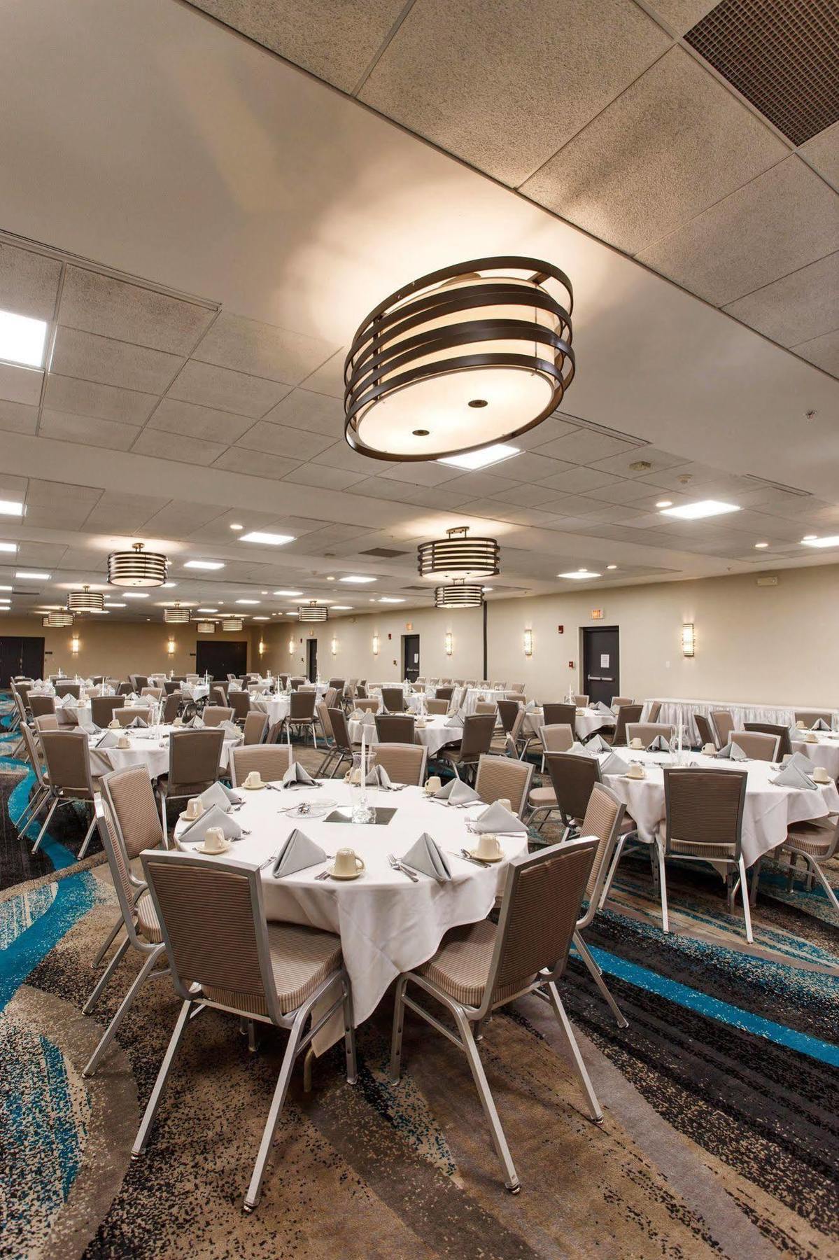 Doubletree By Hilton Neenah Экстерьер фото